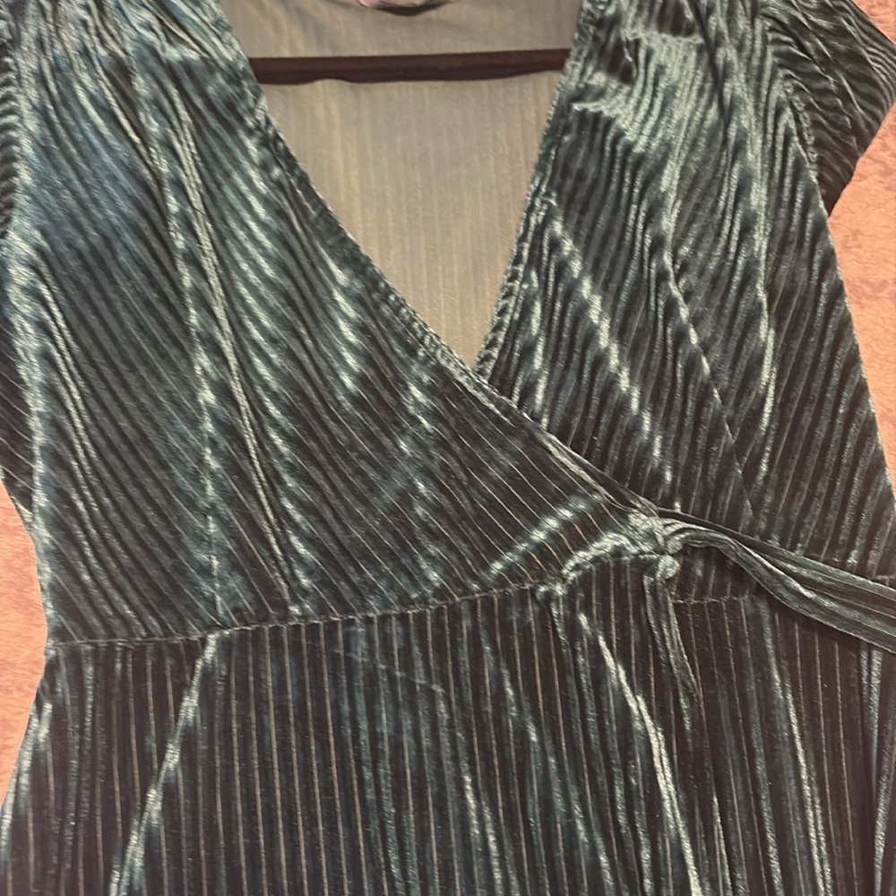 Green High Low Velvet Wrap Dress - Picture 4 of 6